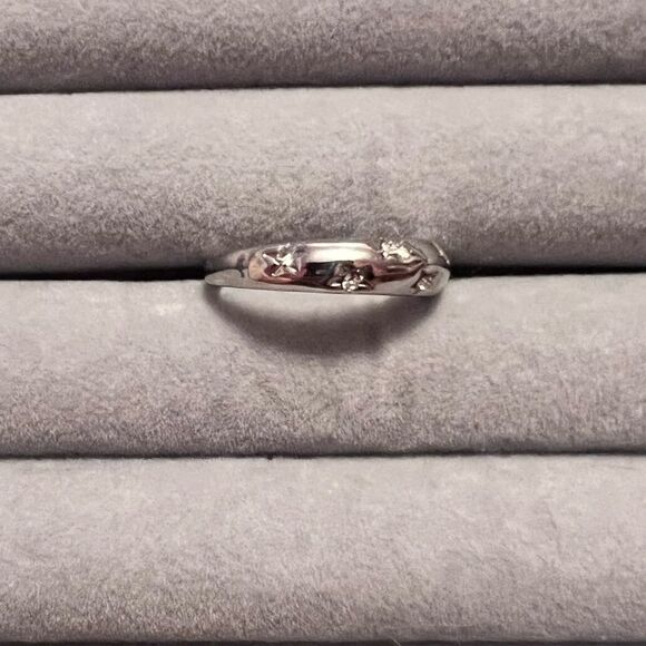 NEW Silver Tone Diamond Crystal Ring - Picture 3 of 4